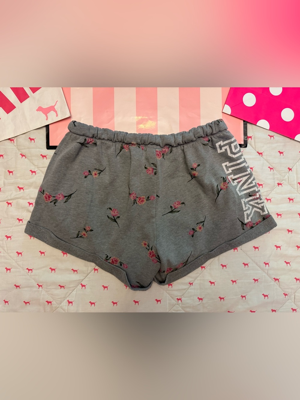 VS PINK EVERYDAY CAMPUS FLEECE SHORTS GRAY FLORAL ROSE WHITE LOGO RARE HTF MD